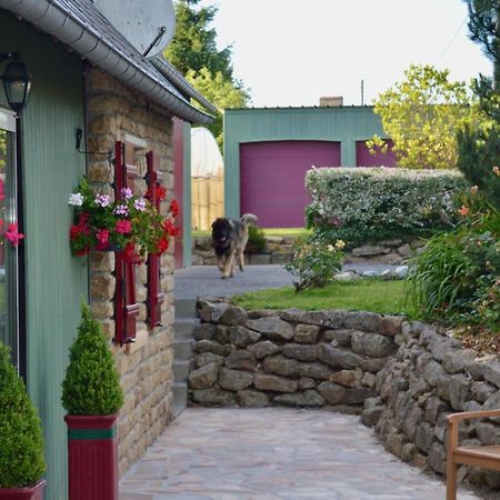 La Pichonniere Bed & Breakfast Isigny-le-Buat Exterior photo