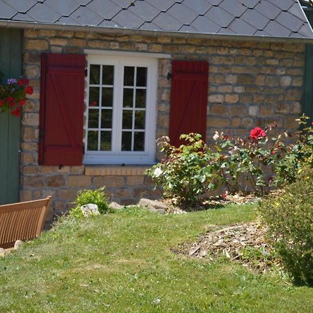 La Pichonniere Bed & Breakfast Isigny-le-Buat Exterior photo
