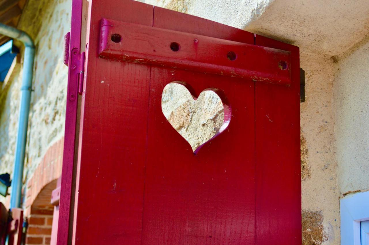 La Pichonniere Bed & Breakfast Isigny-le-Buat Exterior photo