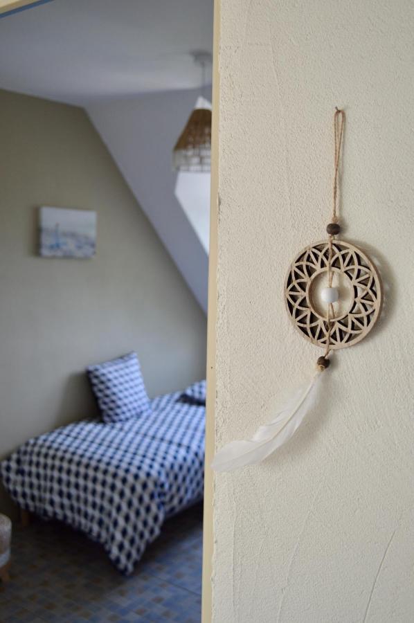 La Pichonniere Bed & Breakfast Isigny-le-Buat Exterior photo