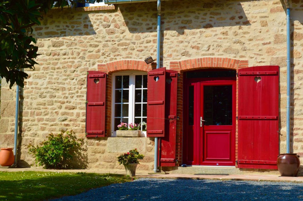 La Pichonniere Bed & Breakfast Isigny-le-Buat Exterior photo