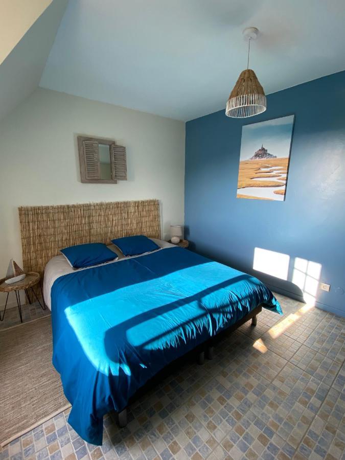 La Pichonniere Bed & Breakfast Isigny-le-Buat Exterior photo
