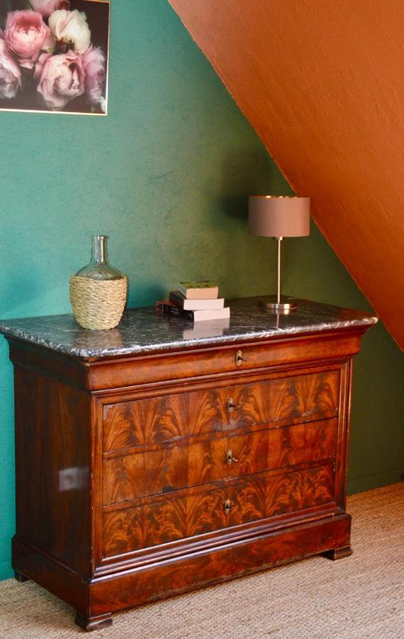La Pichonniere Bed & Breakfast Isigny-le-Buat Exterior photo