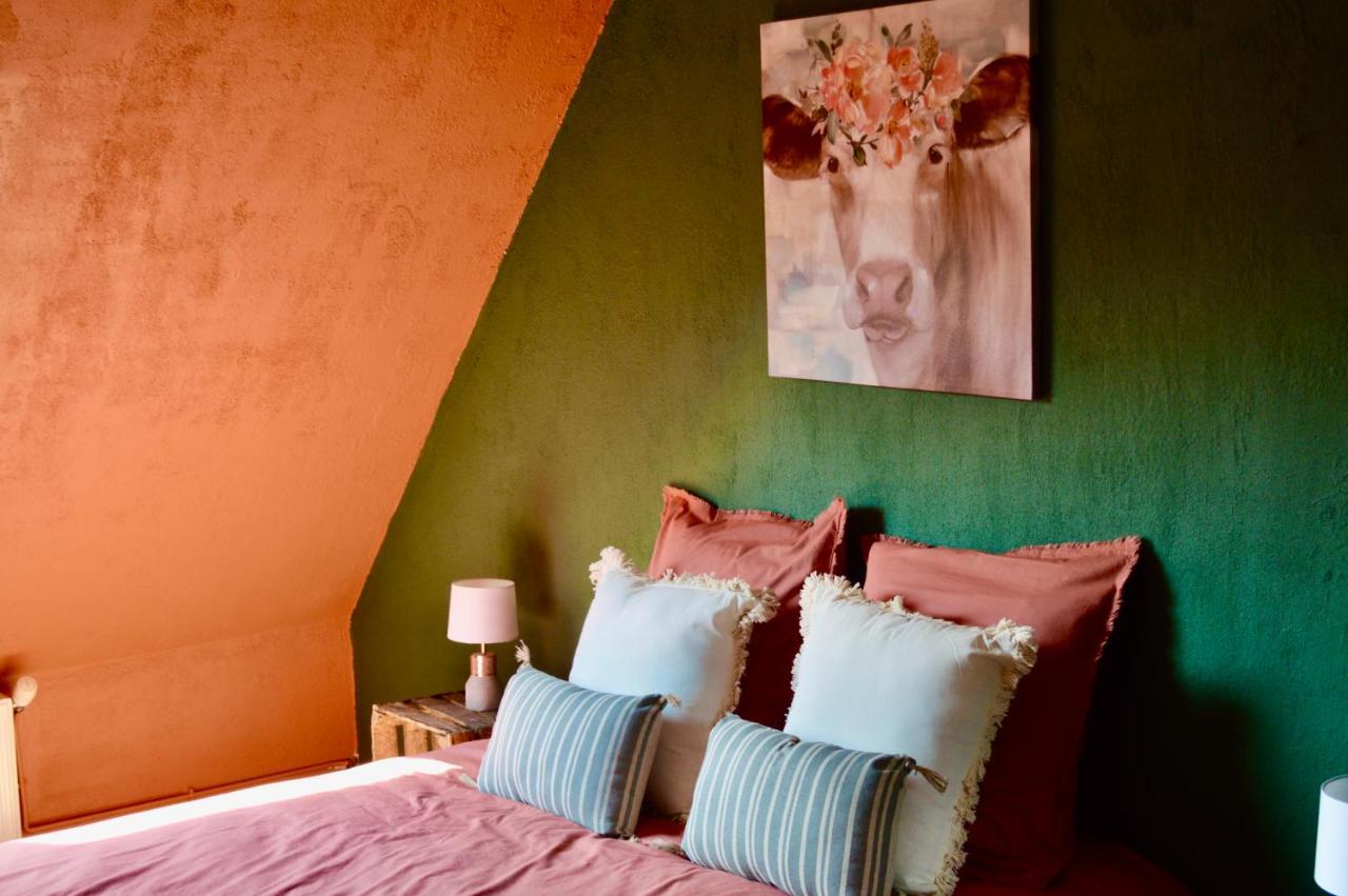 La Pichonniere Bed & Breakfast Isigny-le-Buat Exterior photo