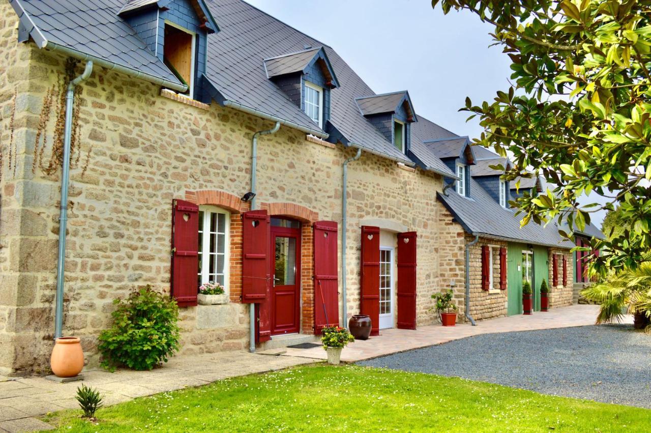 La Pichonniere Bed & Breakfast Isigny-le-Buat Exterior photo