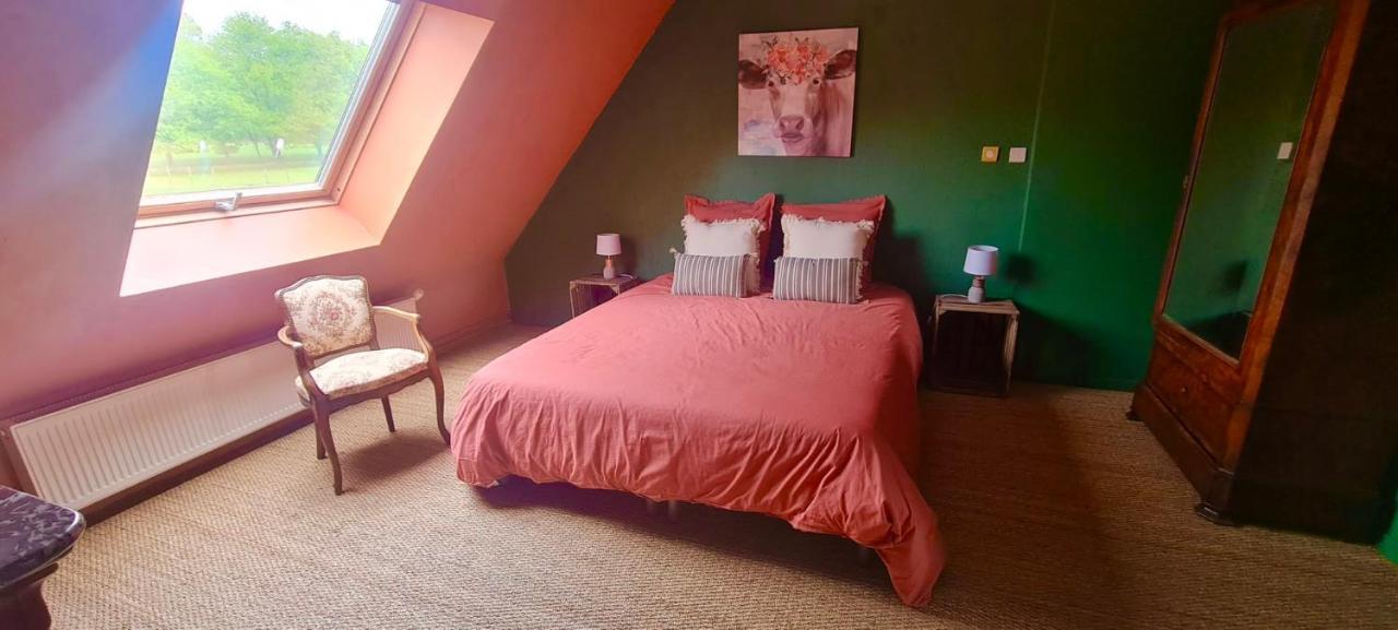La Pichonniere Bed & Breakfast Isigny-le-Buat Exterior photo