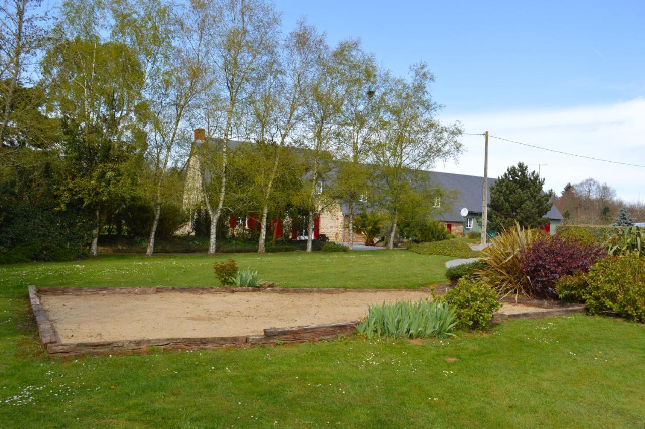 La Pichonniere Bed & Breakfast Isigny-le-Buat Exterior photo