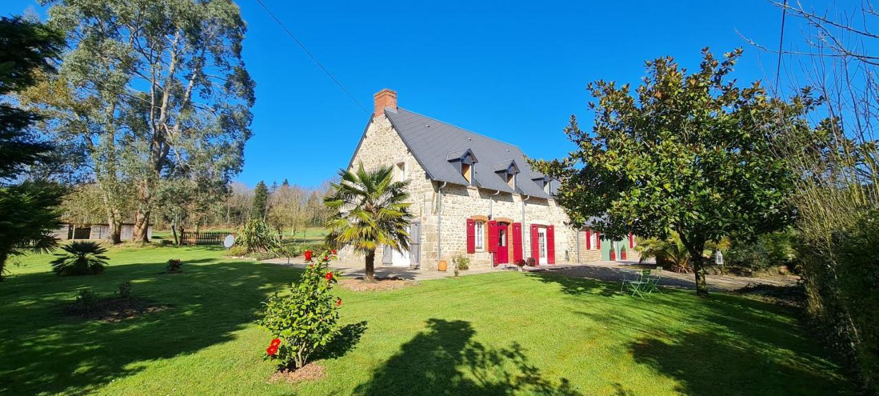 La Pichonniere Bed & Breakfast Isigny-le-Buat Exterior photo