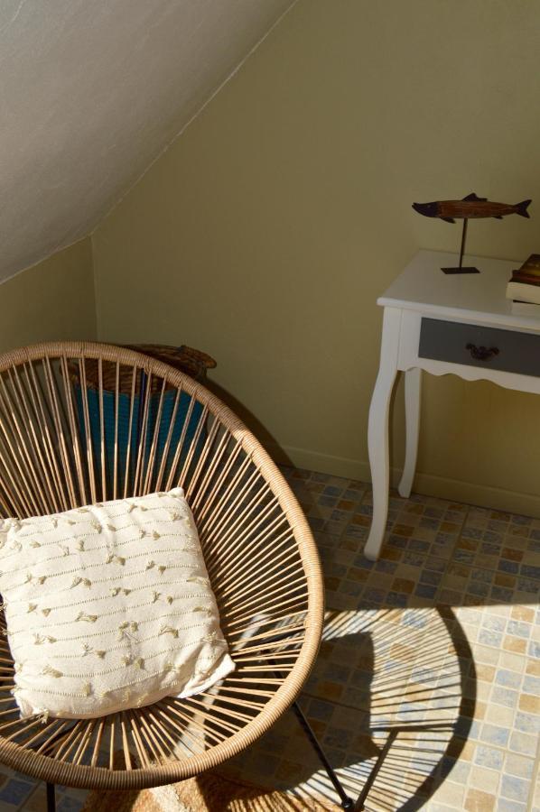 La Pichonniere Bed & Breakfast Isigny-le-Buat Exterior photo