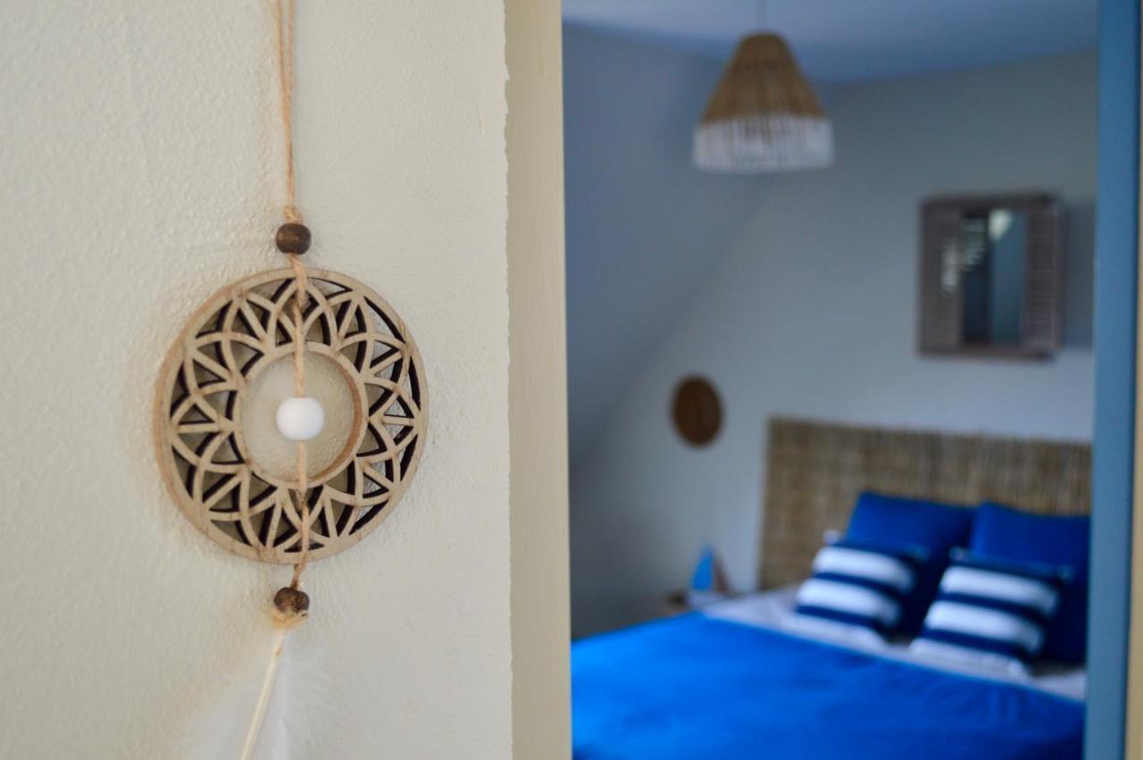 La Pichonniere Bed & Breakfast Isigny-le-Buat Exterior photo