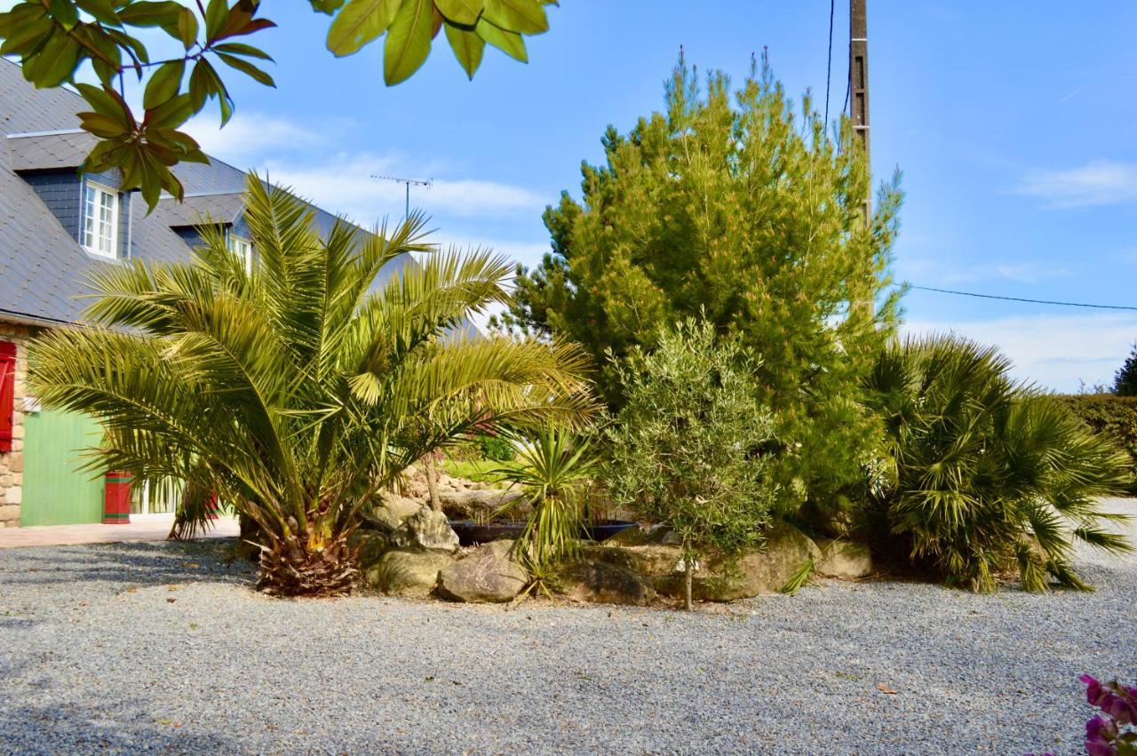 La Pichonniere Bed & Breakfast Isigny-le-Buat Exterior photo