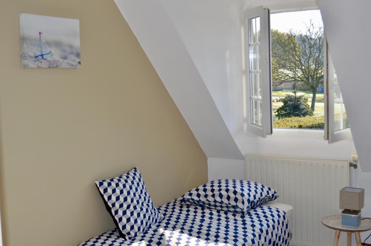 La Pichonniere Bed & Breakfast Isigny-le-Buat Exterior photo