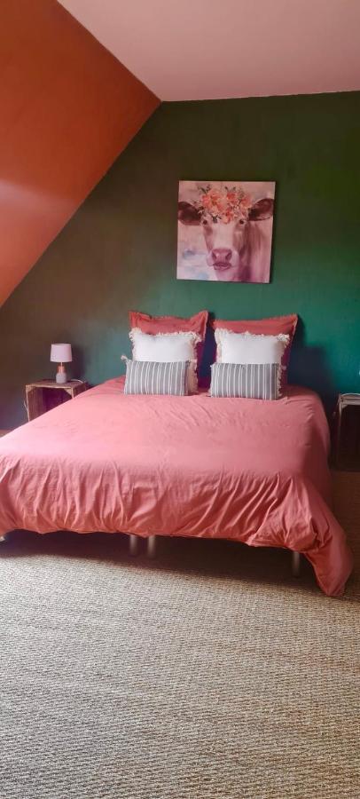 La Pichonniere Bed & Breakfast Isigny-le-Buat Exterior photo
