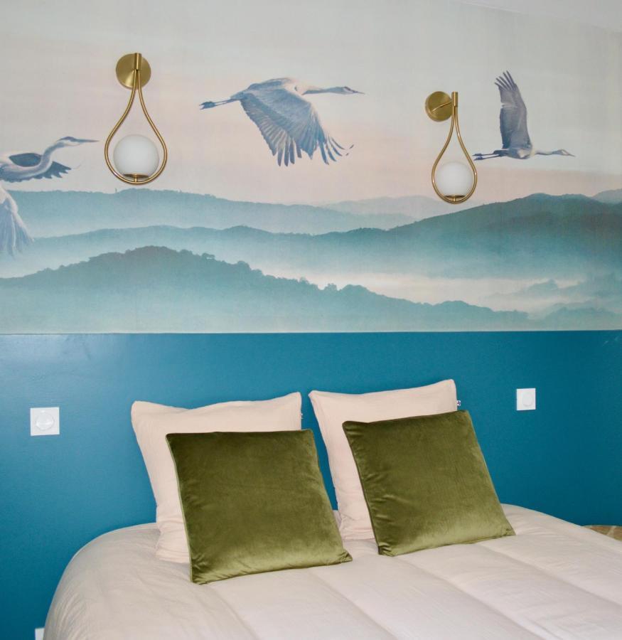 La Pichonniere Bed & Breakfast Isigny-le-Buat Exterior photo