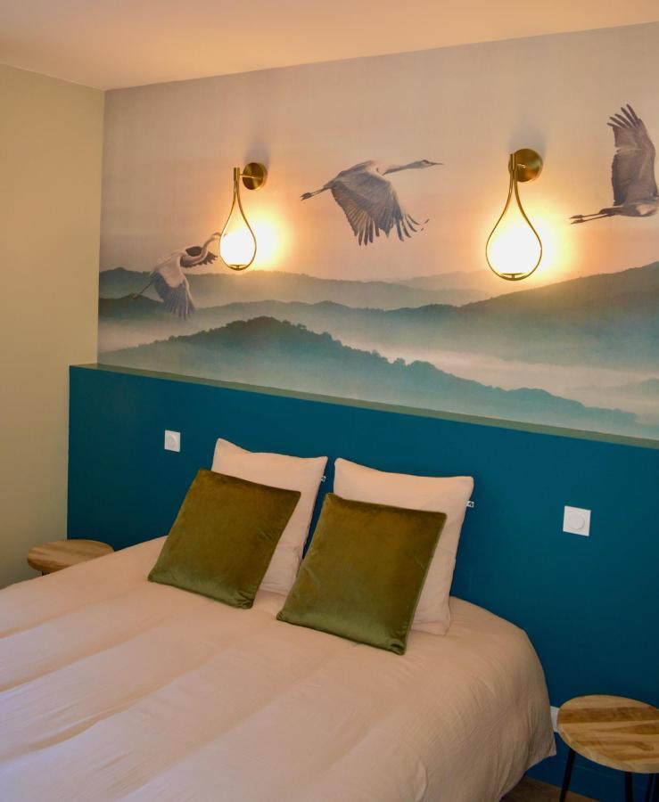 La Pichonniere Bed & Breakfast Isigny-le-Buat Exterior photo