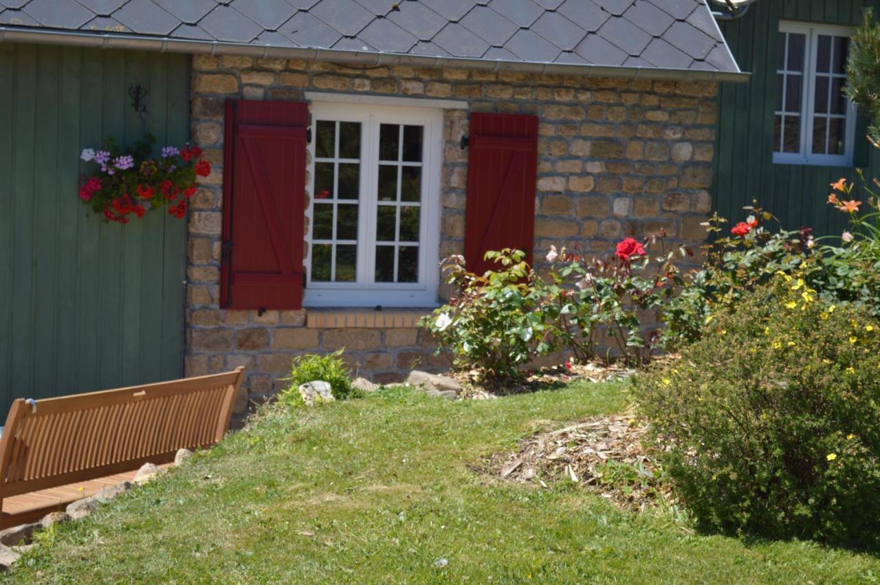 La Pichonniere Bed & Breakfast Isigny-le-Buat Exterior photo