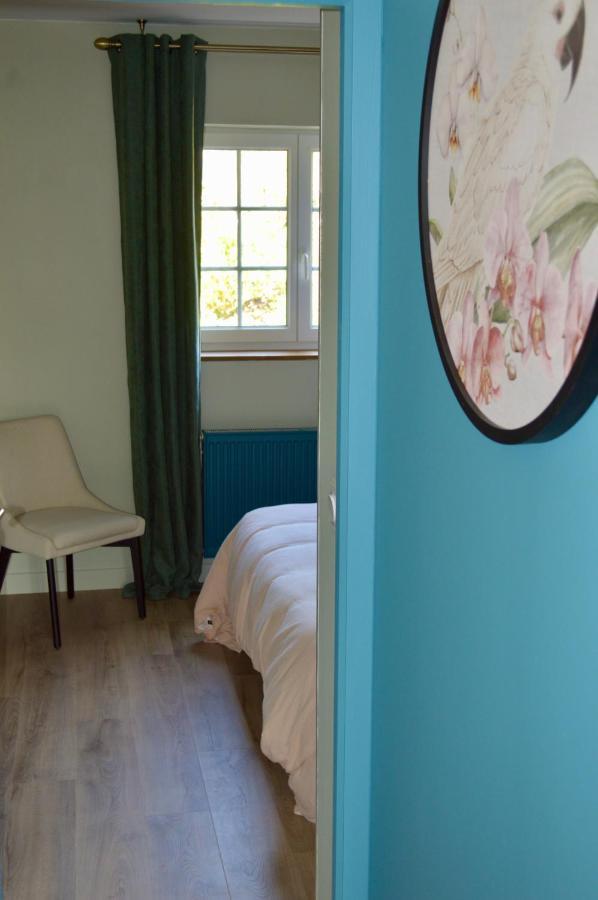 La Pichonniere Bed & Breakfast Isigny-le-Buat Exterior photo